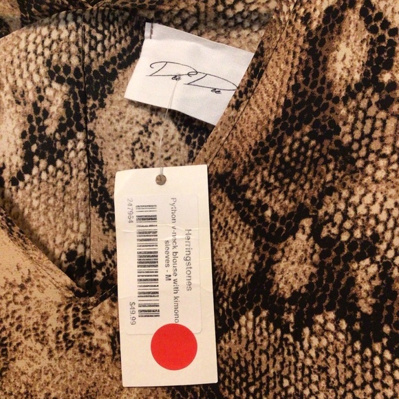 HerringStones women’s medium python v- neck top with kimono sleeves - Picture 3 of 11